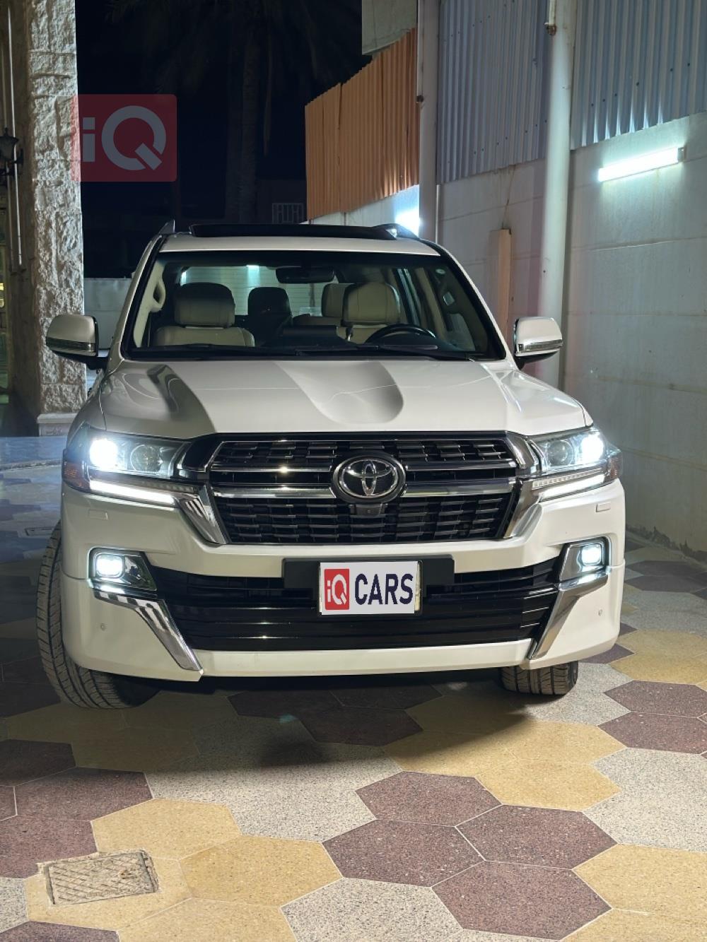 تۆیۆتا لاند کروزەر